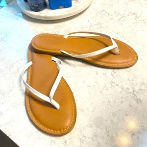 CUSHIONAIRE Women's Cora Flat Flip Flop Sandal with +Comfort